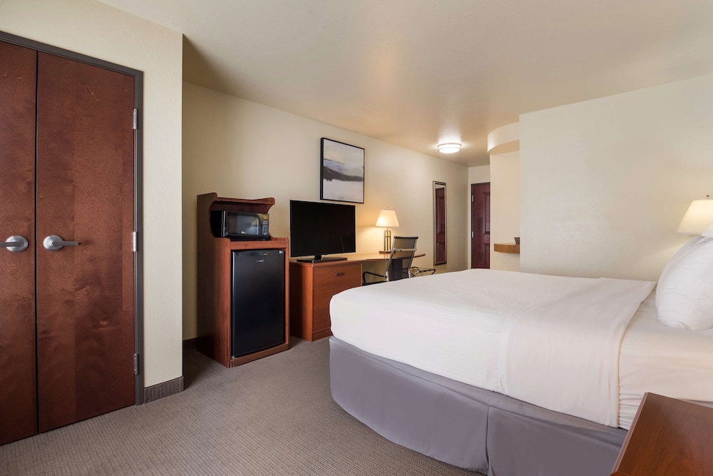 Suite, 1 King Bed, Accessible, Bathtub (with Sofabed) - Photo 1