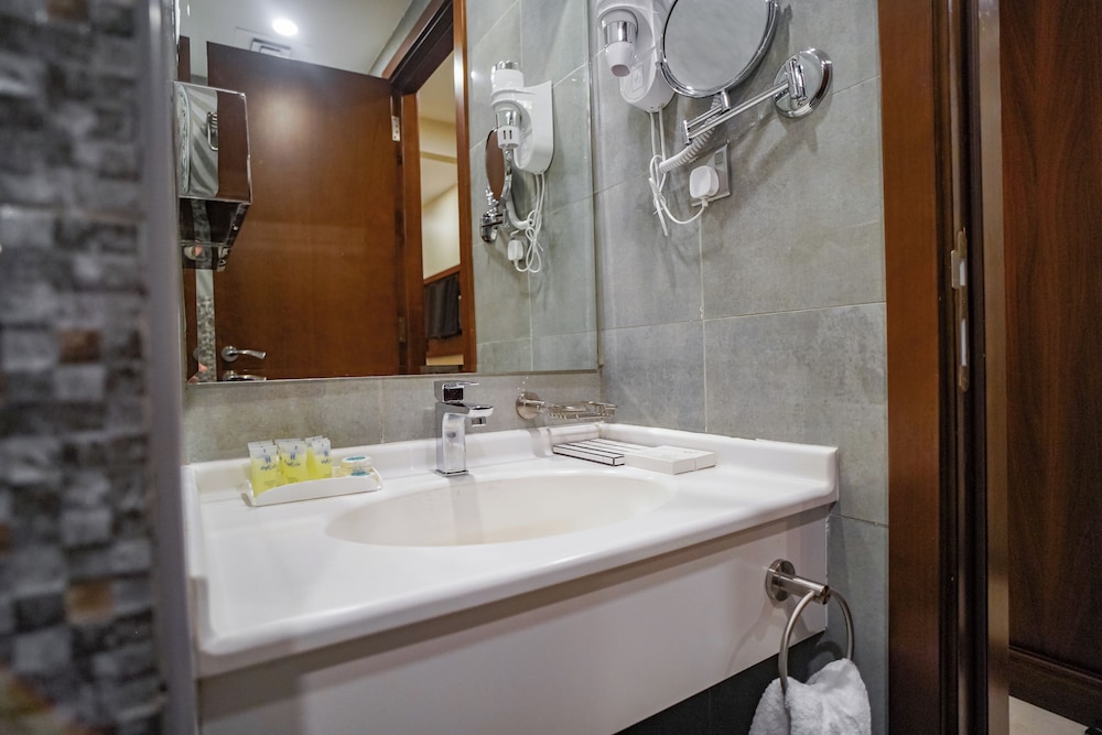 Standard Double or Twin Room - Photo 5