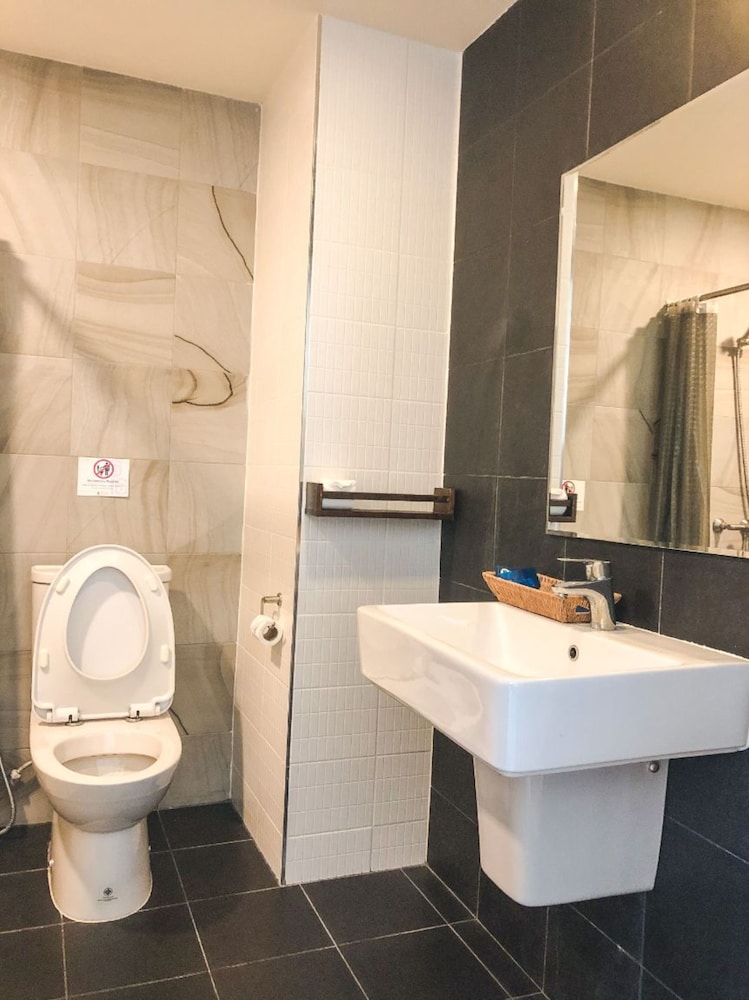 Standard Double Room - Free Airport Shuttle photo 2