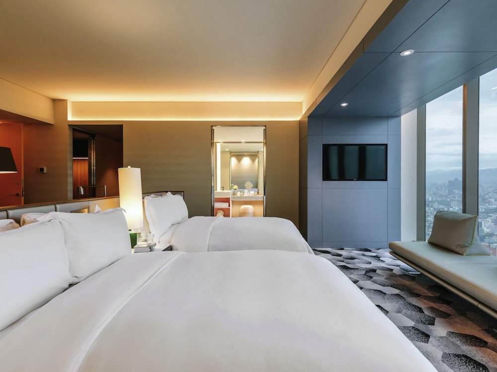 Junior Suite, 2 Double Beds, Club Lounge Access, Executive Level (Angel Independence View)