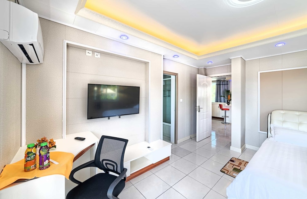 West End View Suite photo 2