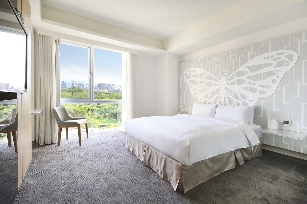 Deluxe Room, Park View - Photo 3