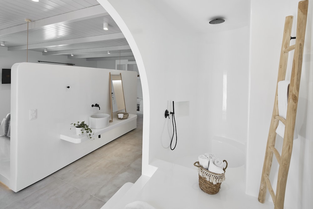 Exclusive Suite, Hot Tub (Indoor) - Photo 16