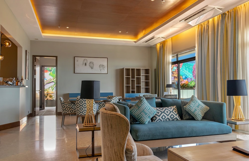 Premium Suite, Multiple Beds, Kitchenette - Photo 4
