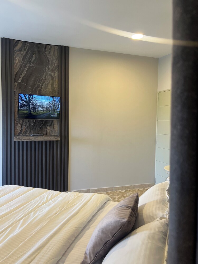 Deluxe Room, Balcony, Pool View photo 3