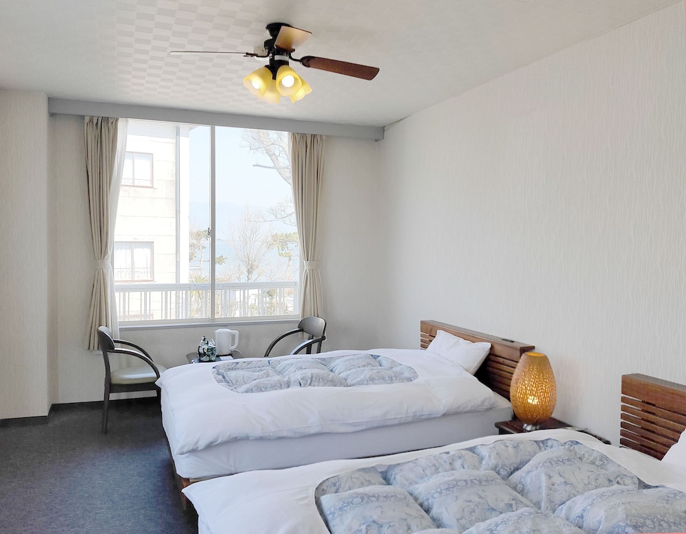 Twin Room, Non Smoking, Lake View