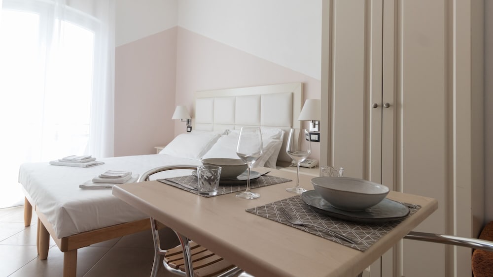 Business Studio, 1 Double Bed, Sea View