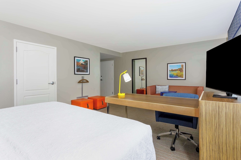 One King Bed, Accessible with Bathtub - Photo 2