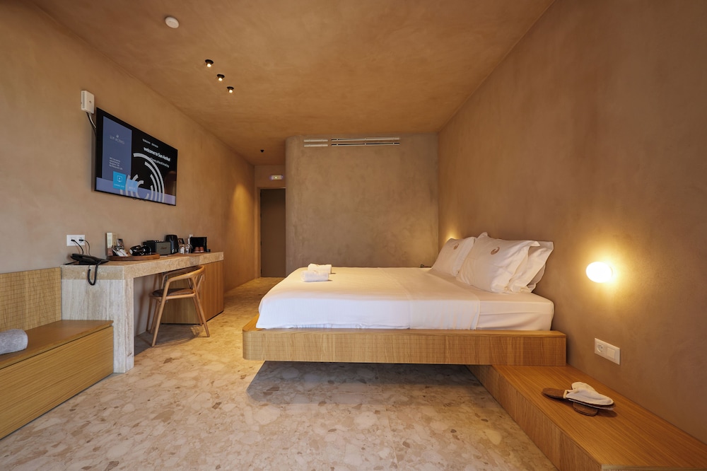 Standard Suite - Photo 5