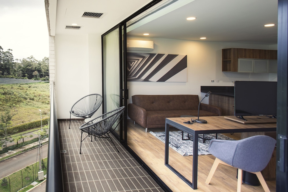Junior Suite, 1 King Bed with Sofa bed photo 3