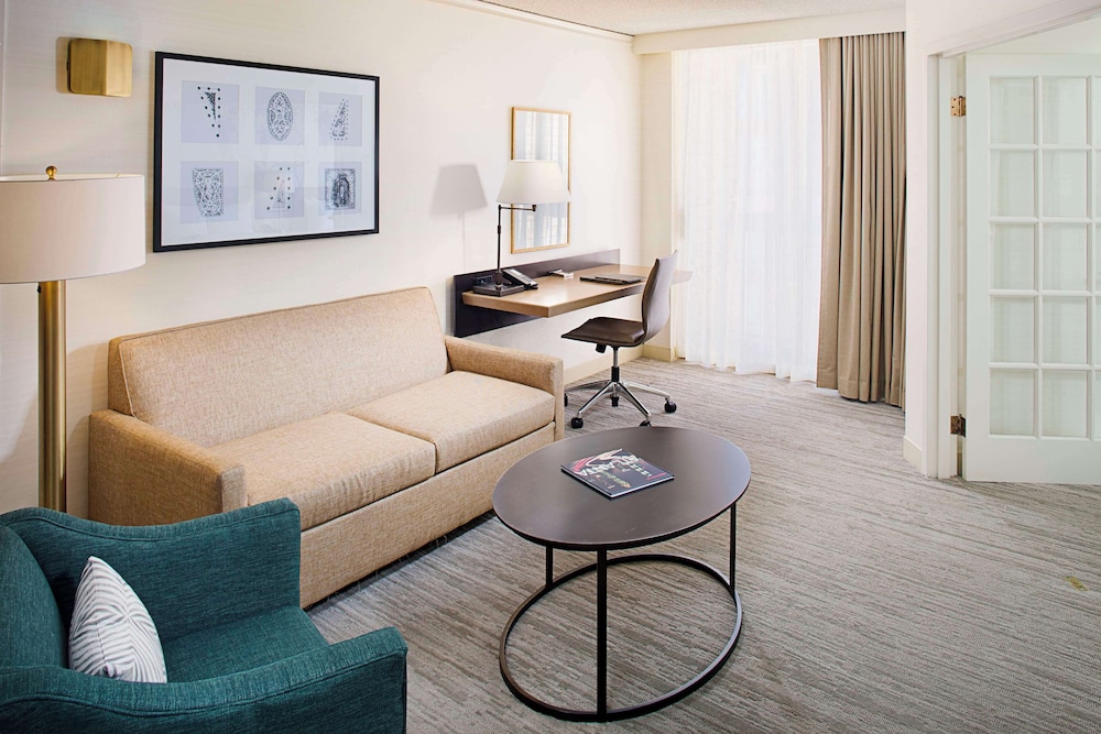 Suite, 1 Bedroom - Photo 3