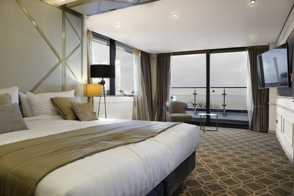 Luxury Suite, 1 King Bed, Balcony, Sea View