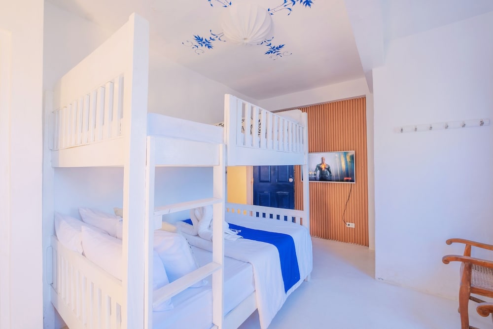 Premier Quadruple Room - Photo 1