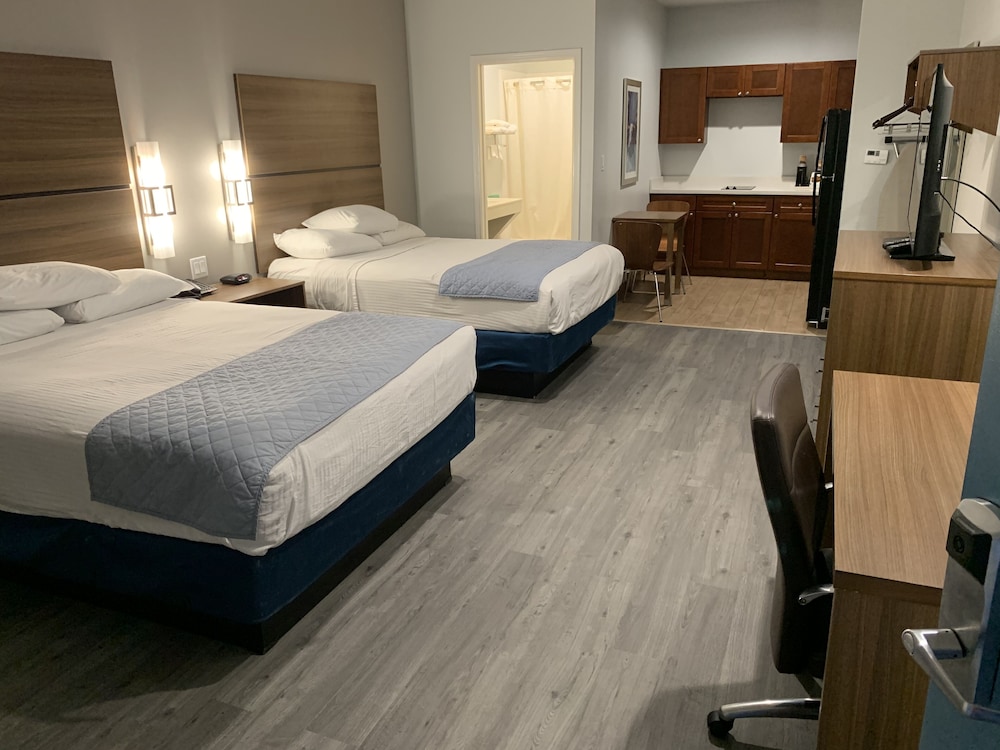 Suite, 2 Queen Beds, Accessible, Non Smoking (W/ Kitchenette) photo 2