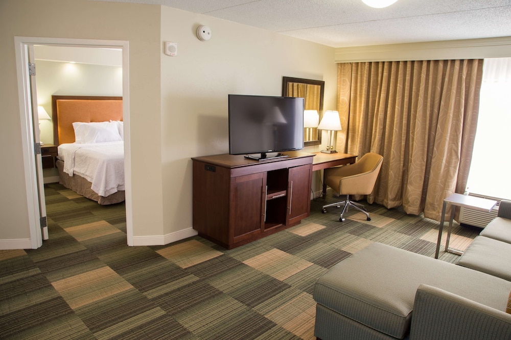 Suite, 1 King Bed, Non Smoking, Kitchen photo 1