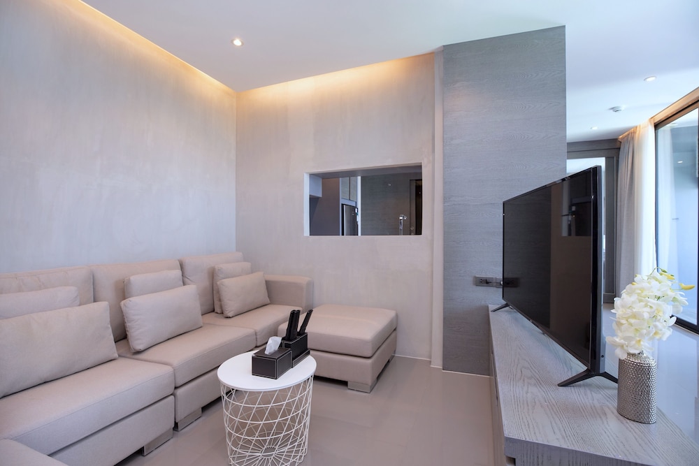 Exclusive Condo photo 2