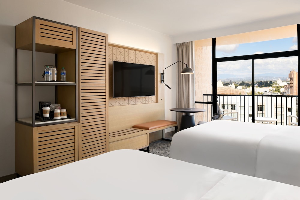 Premium Room, 2 Queen Beds - Photo 7