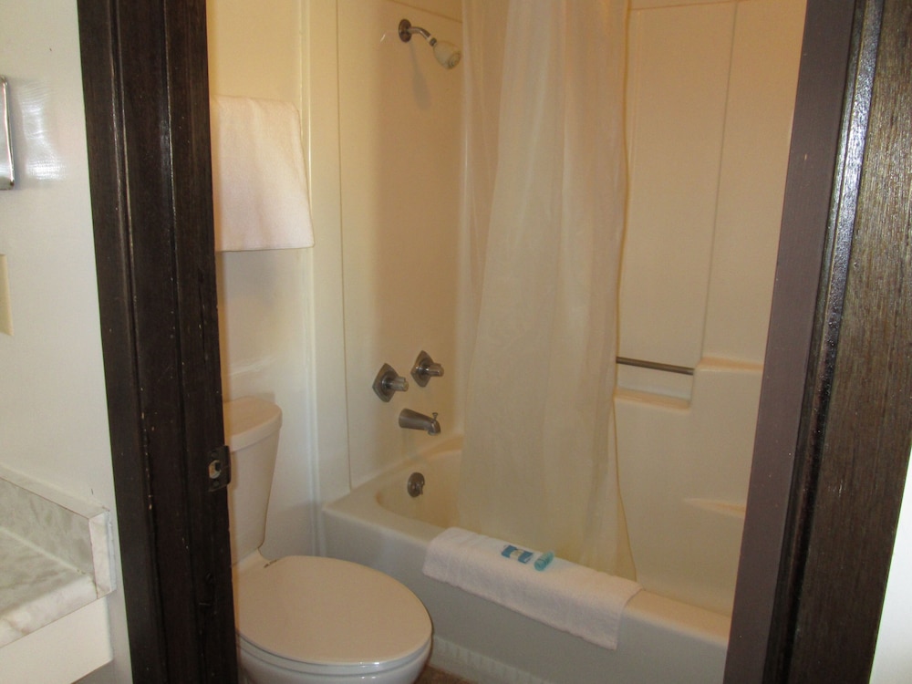 Standard Double Room, Ensuite (Jim Butler Suite) photo 1