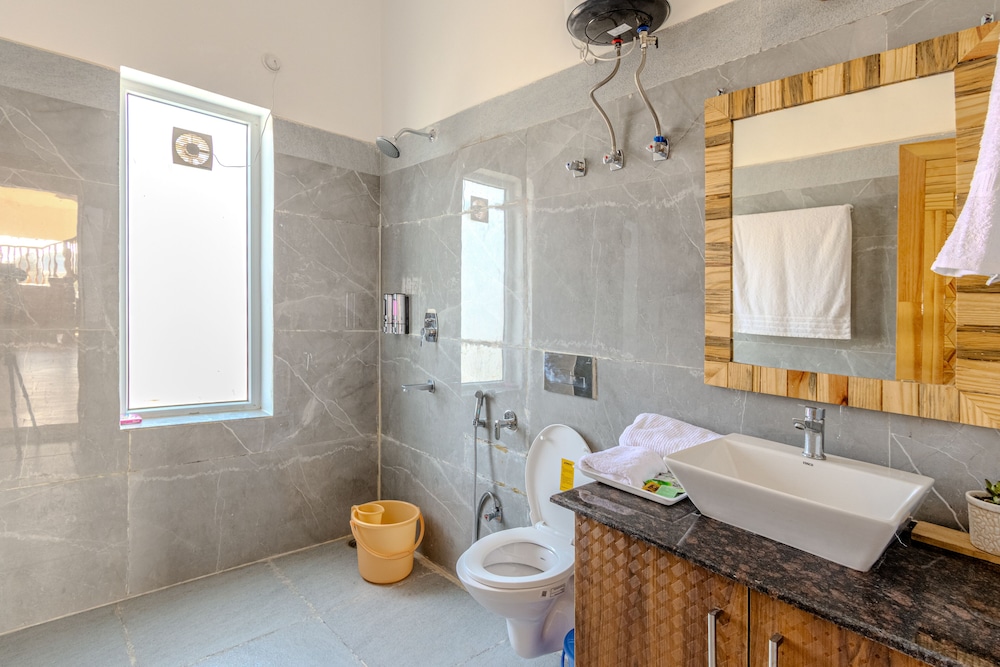 Executive King room with Himalayan view photo 2