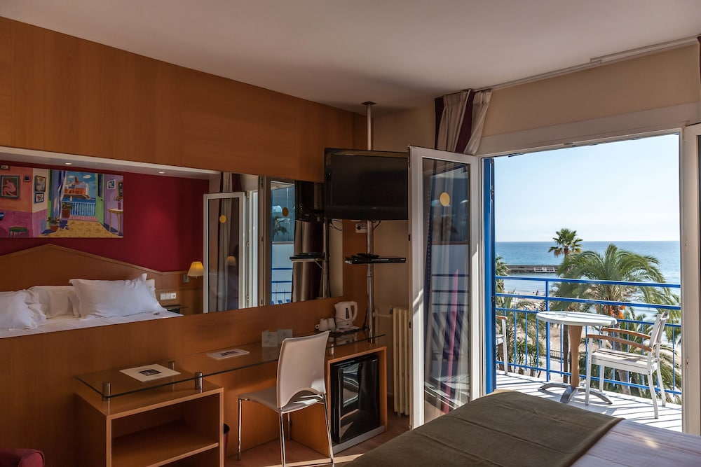 Double or Twin Room, Balcony, Sea View - Photo 3