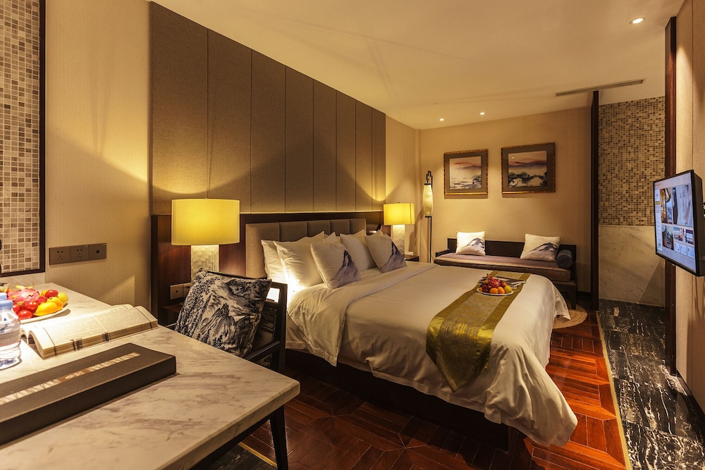 Deluxe Suite photo 1
