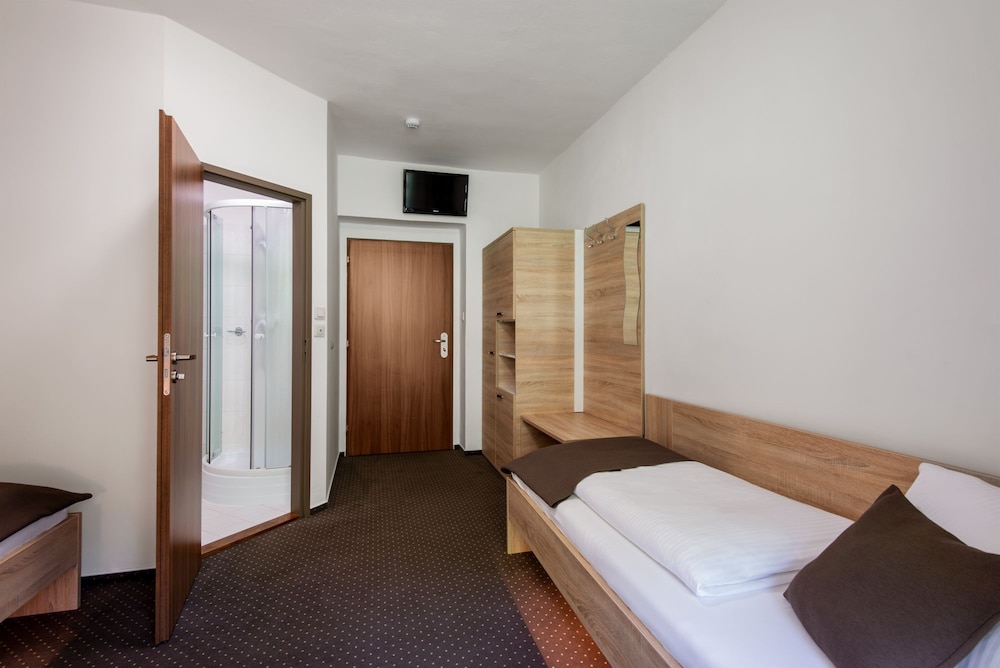 Classic Twin Room, 2 Twin Beds photo 1
