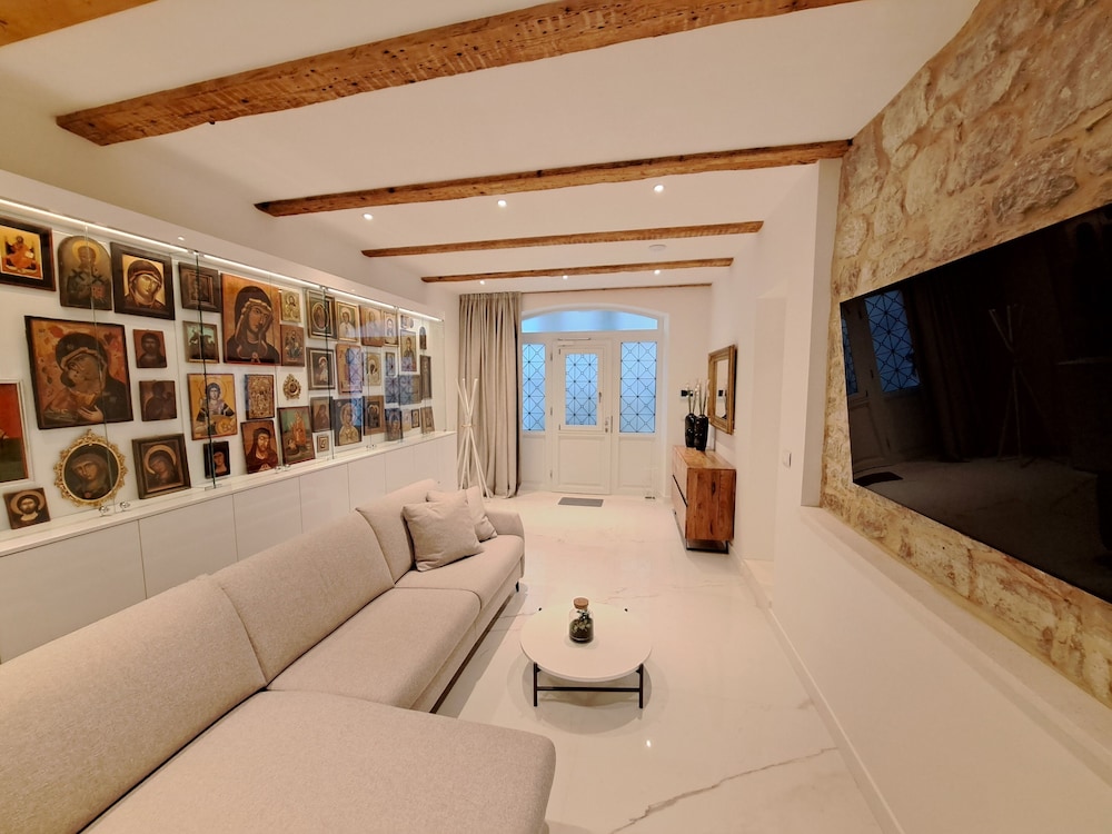 Deluxe Condo, Non Smoking, Pets Not Allowed