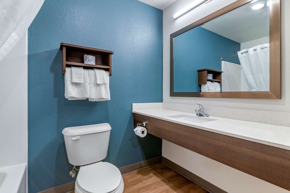 Deluxe Studio, 1 Queen Bed with Sofa bed, Non Smoking photo 3