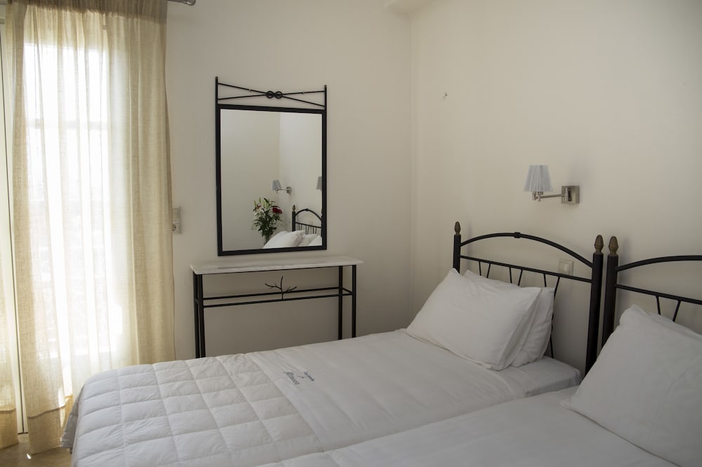 Standard Double or Twin Room with Window photo 3