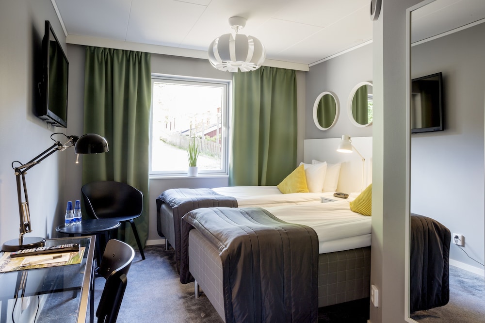 Twin Room (no pool/spa included) photo 1