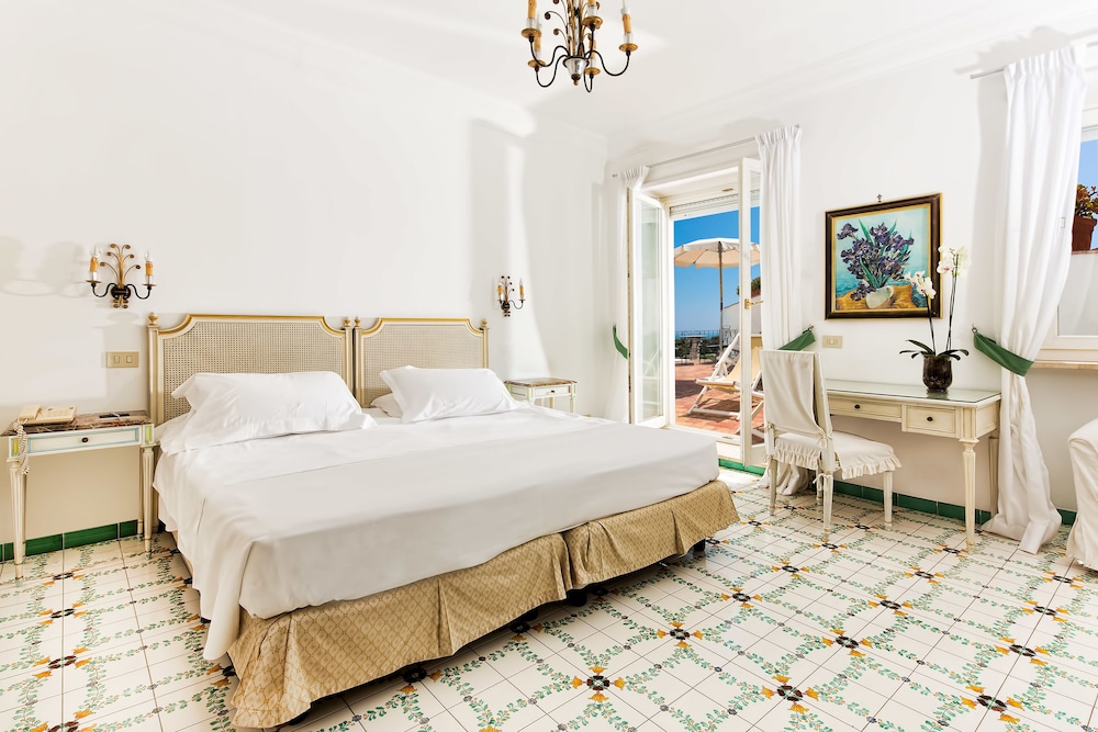 Deluxe Double Room, Terrace, Partial Sea View