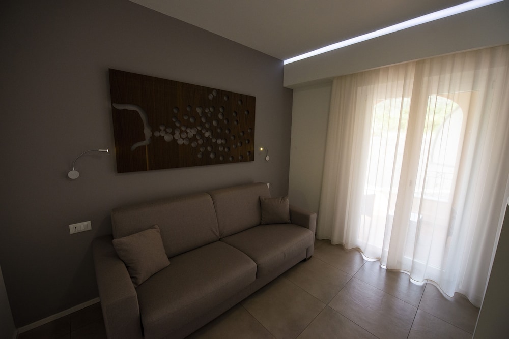 Deluxe Suite, 1 King Bed with Sofa bed, Terrace photo 2