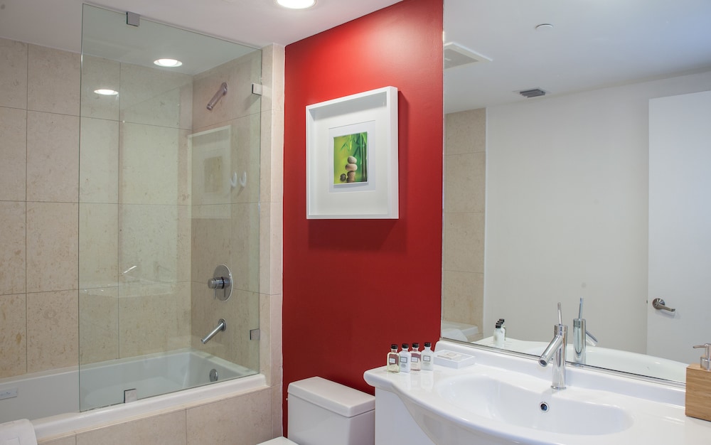 Business Studio Suite, 1 Queen, Balcony, City/River ViewÂ 2905