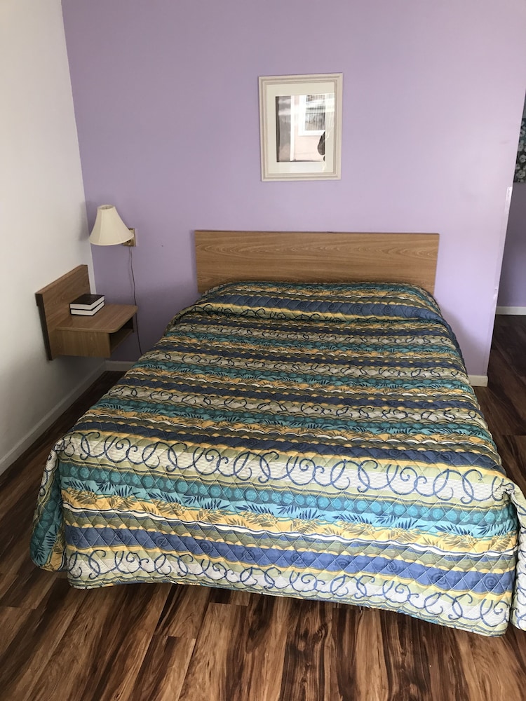 Standard Room, 1 Queen Bed photo 1
