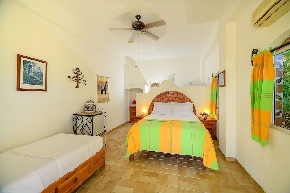 Classic Room, Ocean View, Beachfront photo 1