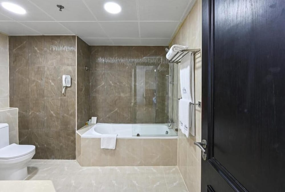 Family Apartment, 3 Bedrooms, Non Smoking, Kitchen - Photo 6