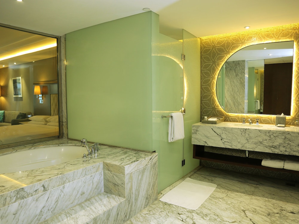 Suite, 1 King Bed (Regency)