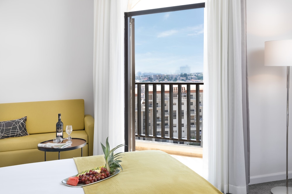 Executive Premium Double or Twin Room, Balcony photo 2