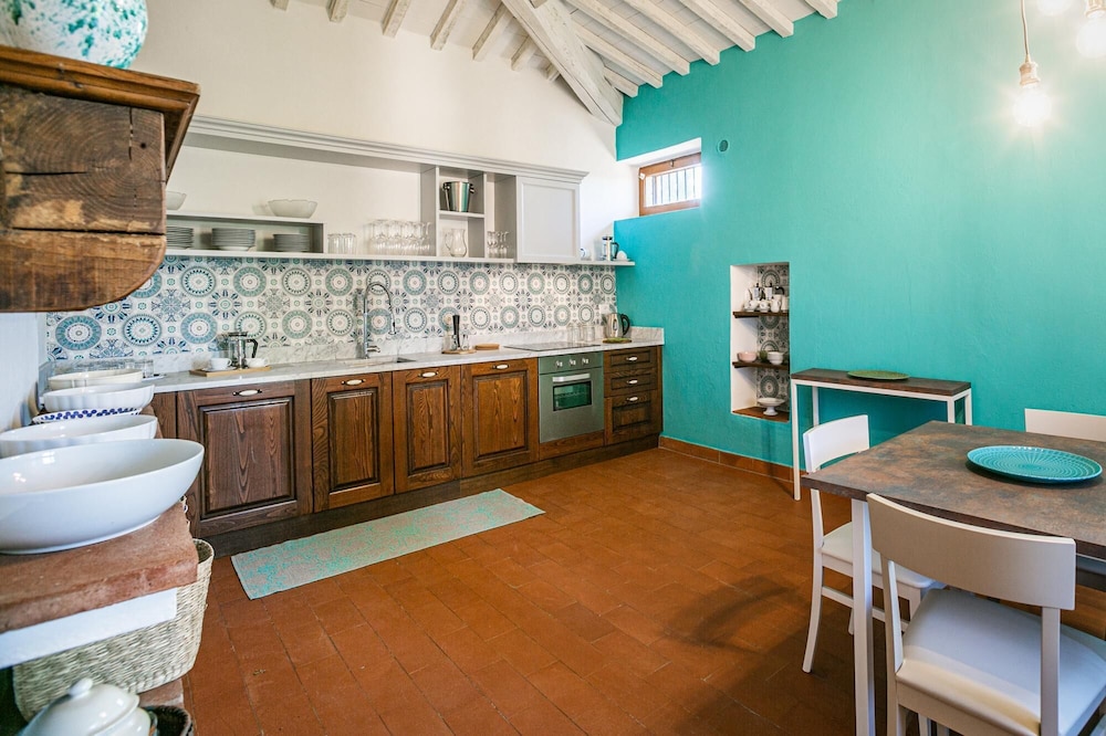 Villa photo 2