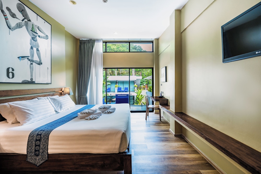 Deluxe Double Room, Pool View - Photo 9