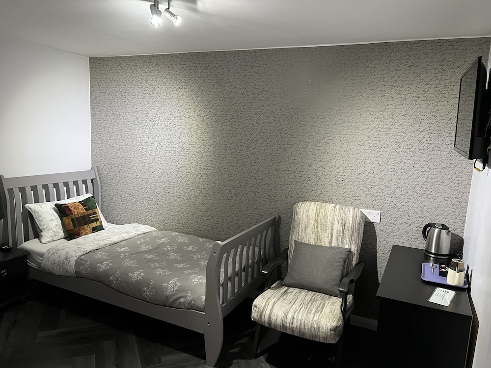 Basic Single Room, Ensuite, Courtyard View (Lower Floor) photo 3