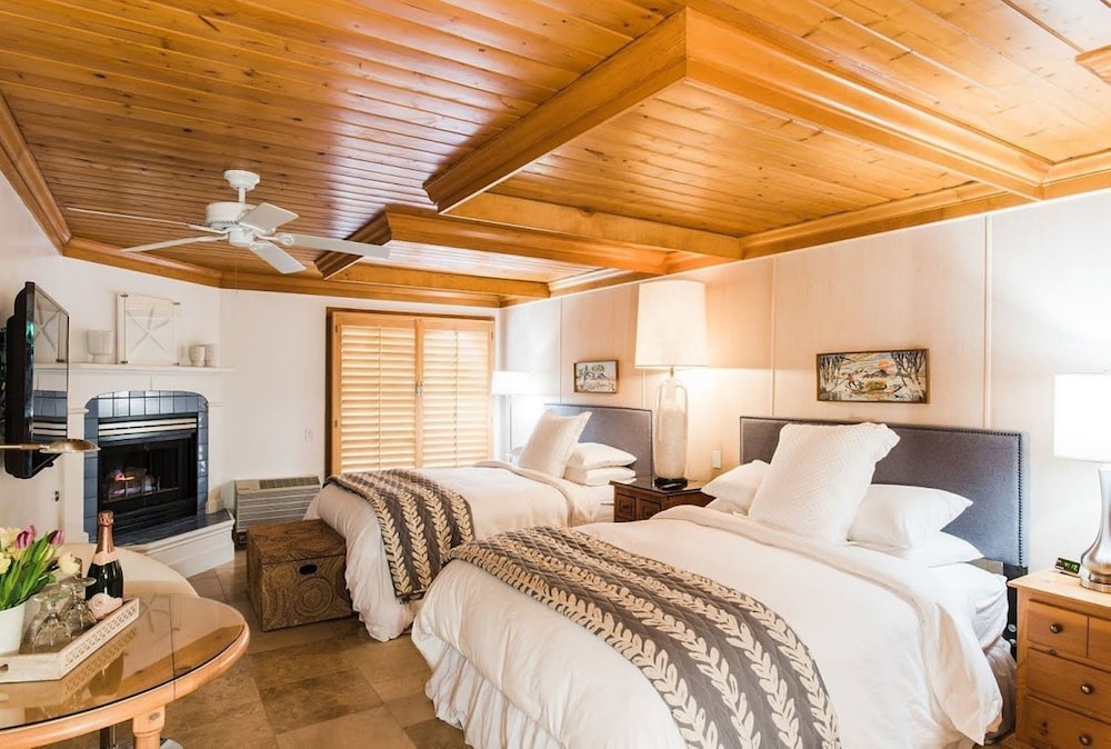 Comfort Double Room, 2 Queen Beds, Fireplace, Ground Floor photo 2