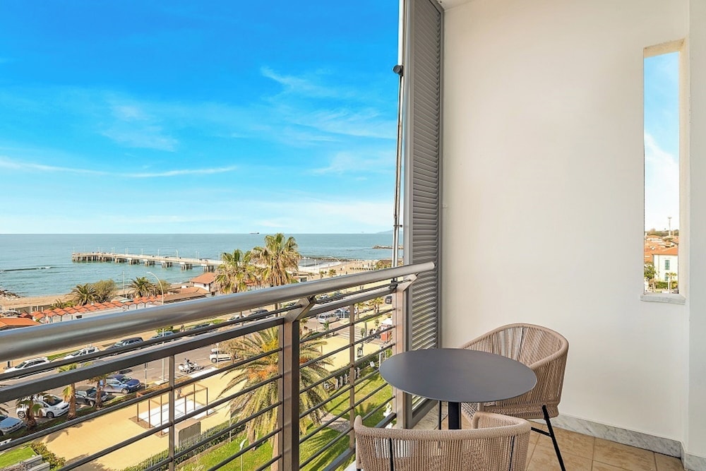 Triple Room, Balcony, Sea Facing - Photo 11