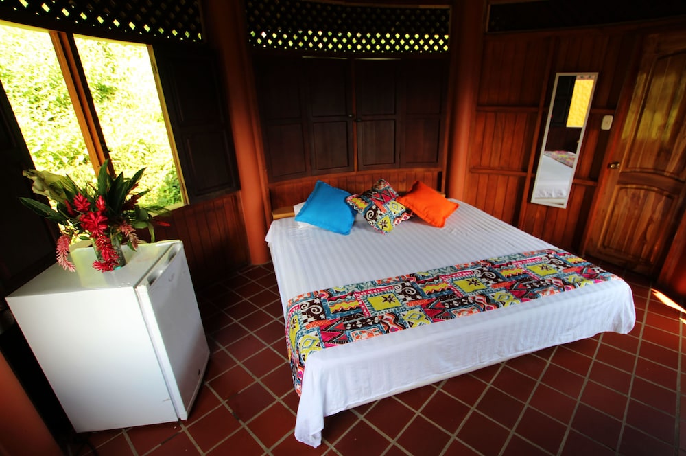 Honeymoon Bungalow, 1 Queen Bed, Non Smoking photo 3