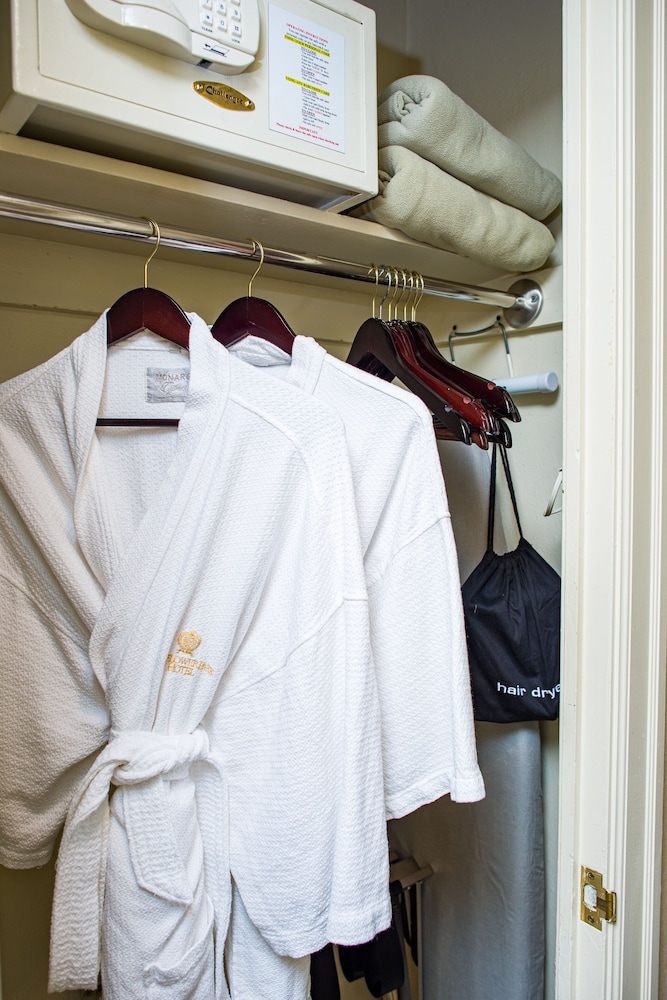 Deluxe Suite, 2 Queen Beds - Photo 4