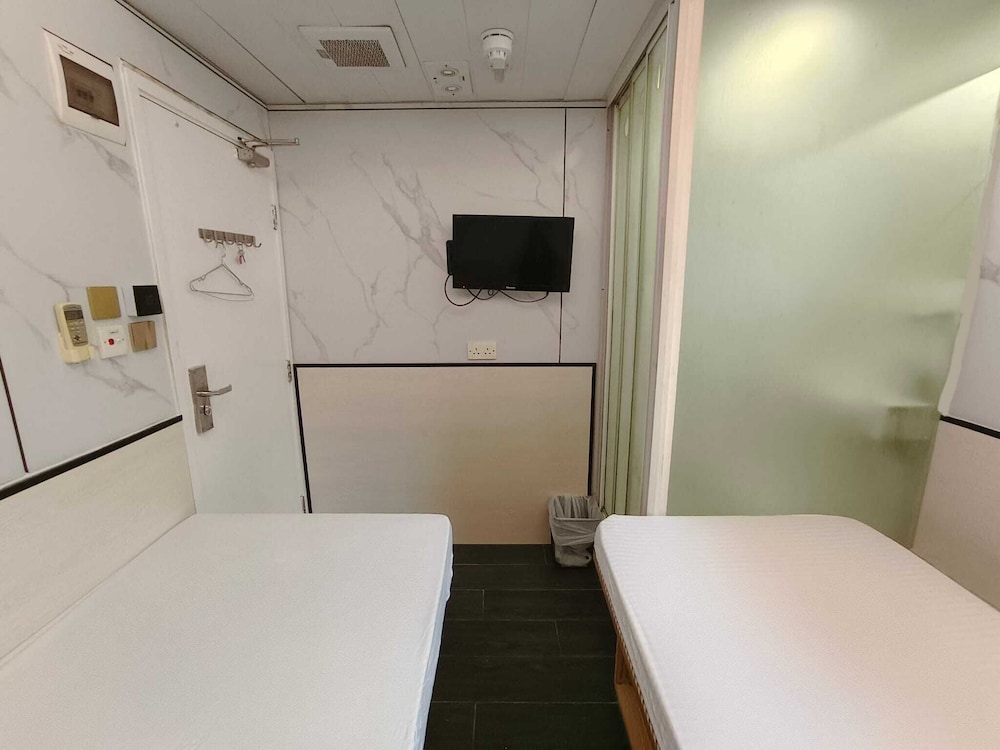 Standard Twin Room - Photo 8