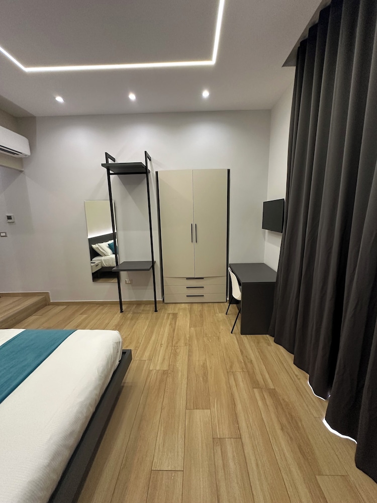 Classic Double Room, 1 King Bed, City View