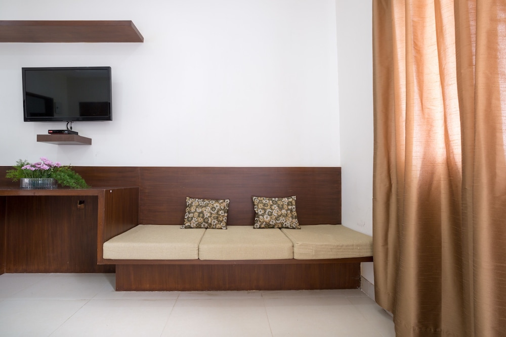 Premium Double Room, 1 King Bed photo 2