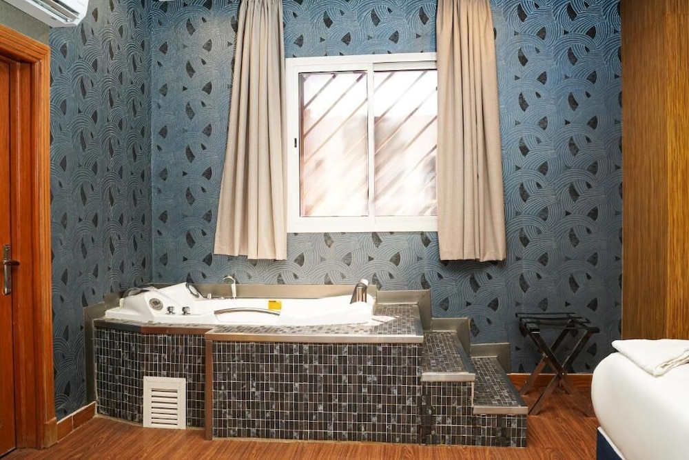 Suite - Photo 6
