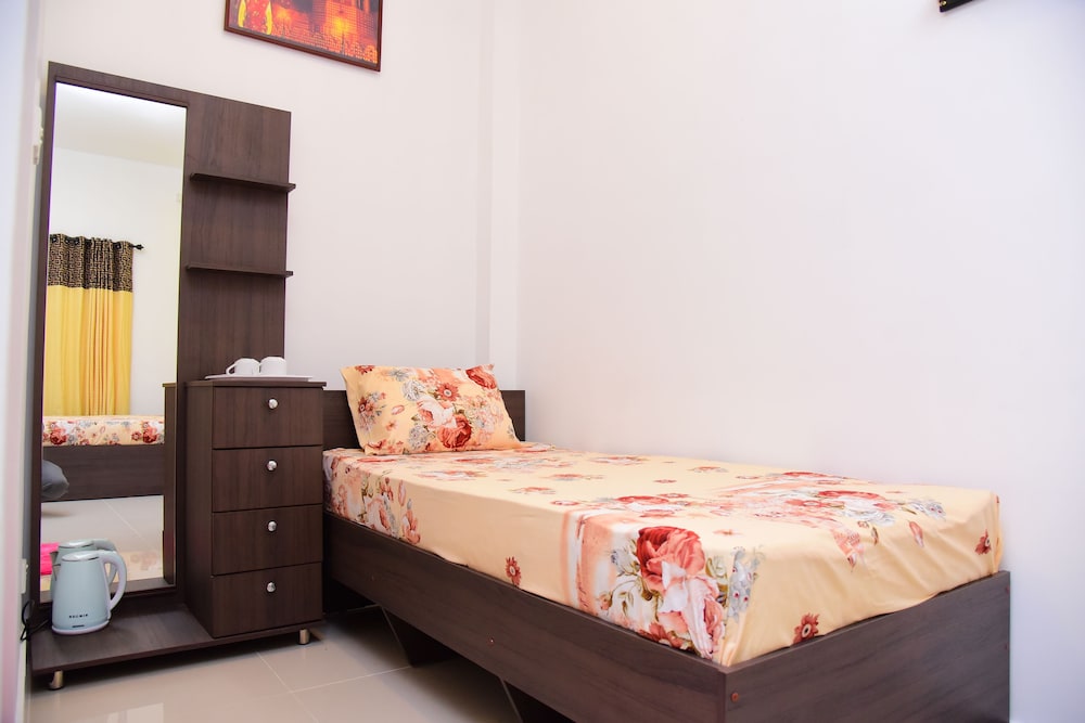 Luxury Double or Twin Room, Mixed Dorm, Garden View photo 3